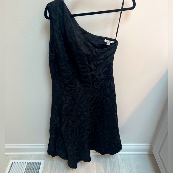 ST JOHN Black One Shoulder Floral Brocade DRESS SZ 12 - Picture 1 of 6